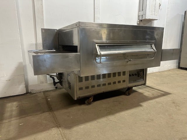 MIDDLEBY MARSHALL NATURAL GAS PIZZA OVEN WITH CONVEYOR ON CASTERS - Second Life - Equipment - collection_name