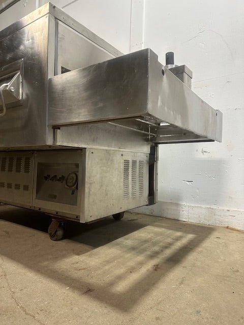 MIDDLEBY MARSHALL NATURAL GAS PIZZA OVEN WITH CONVEYOR ON CASTERS - Second Life - Equipment - collection_name