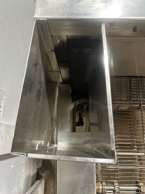 MIDDLEBY MARSHALL NATURAL GAS PIZZA OVEN WITH CONVEYOR ON CASTERS - Second Life - Equipment - collection_name