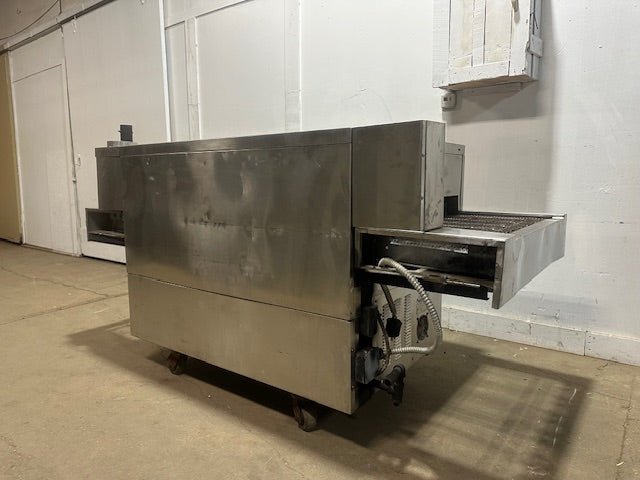 MIDDLEBY MARSHALL NATURAL GAS PIZZA OVEN WITH CONVEYOR ON CASTERS - Second Life - Equipment - collection_name