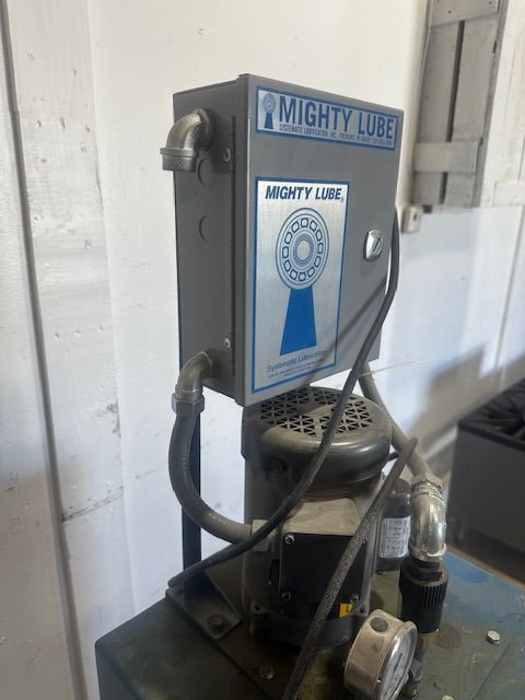 MIGHTY LUBE MODEL 7165F SYSTEMATIC LUBRICATION MACHINE WITH LUBECON CONTROLLER - Second Life - Equipment - collection_name