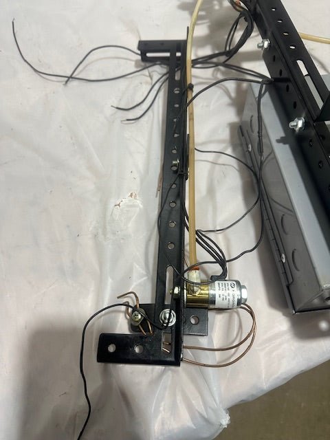 "MIGHTY LUBE MODEL 9517L" SYSTEMATIC LUBRIACTION CONTROL, OVERHEAD LUBRICATOR - Second Life - Equipment - collection_name