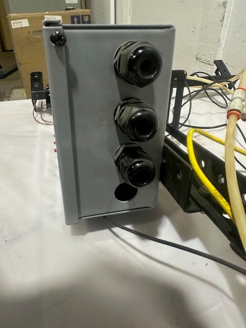 "MIGHTY LUBE MODEL 9517L" SYSTEMATIC LUBRIACTION CONTROL, OVERHEAD LUBRICATOR - Second Life - Equipment - collection_name