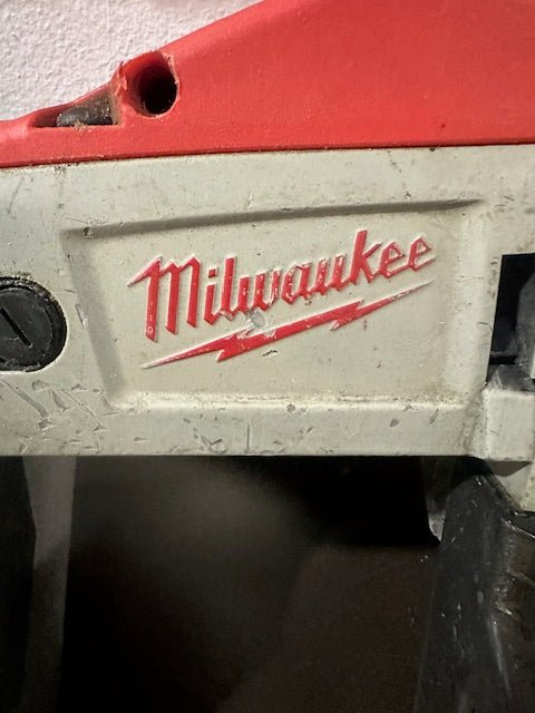 "MILWAUKEE 6332 - 20"120V DEEP CUT BAND SAW - ADJUSTABLE SPEED - Second Life - Equipment - collection_name