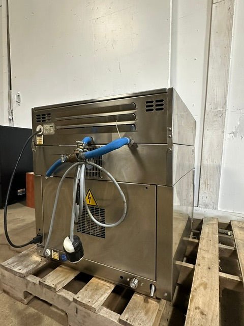"MIWE GUSTO SK" H.D COMMERCIAL COUNTER TOP 3 PANS CONVECTION OVEN, 208V - Second Life-Equipment-collection_name