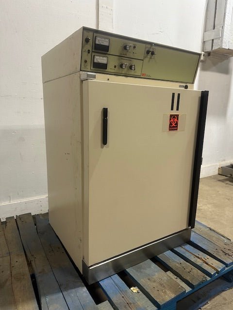 "NAPCO 5100" H.D WATER - JACKETED CO2 INCUBATOR. 120V, 1PH, 3000 RPM - Second Life - Equipment - collection_name