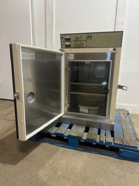 "NAPCO 5100" H.D WATER - JACKETED CO2 INCUBATOR. 120V, 1PH, 3000 RPM - Second Life - Equipment - collection_name