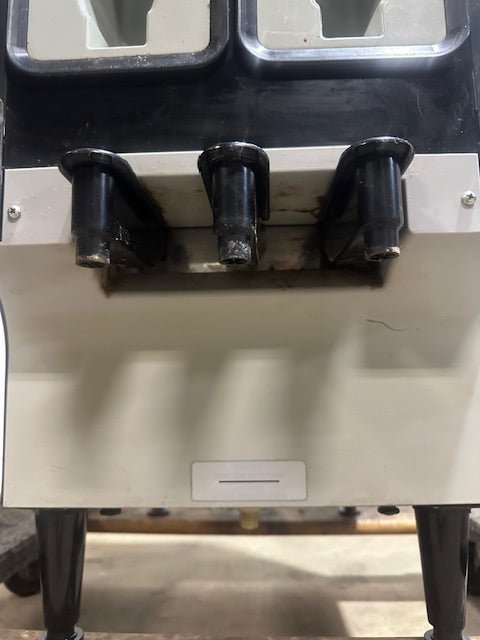 "NESTLE V - CAFE" COMMERCIAL COFFEE/COLD BEVERAGES DISPENSER ON LEGS, 110 - 230V - Second Life - Equipment - collection_name