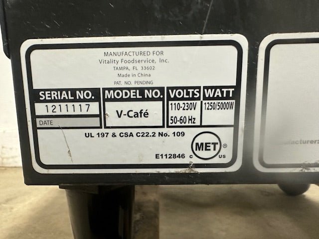 "NESTLE V - CAFE" COMMERCIAL COFFEE/COLD BEVERAGES DISPENSER ON LEGS, 110 - 230V - Second Life - Equipment - collection_name