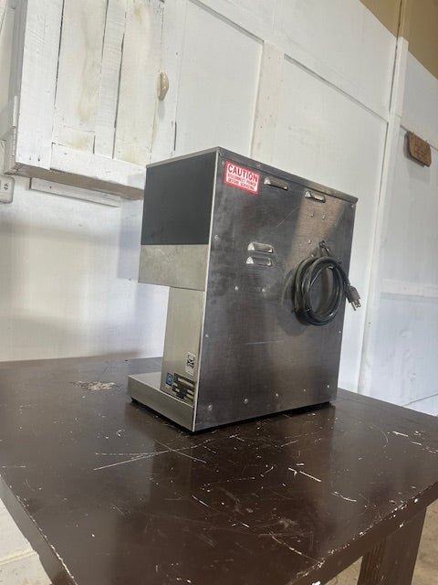 "NEWCO RC - 2" 120V 1PH POUR OVER COFFEE BREWER WITH 2 WARMERS(COUNTER TOP) - Second Life - Equipment - collection_name