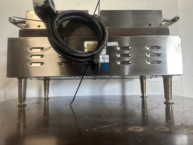 OLIVER 502N COMMERCIAL DUAL PANINI/ SANDWICH GRILL W/CAST IRON GROOVED PLATES - Second Life - Equipment - collection_name