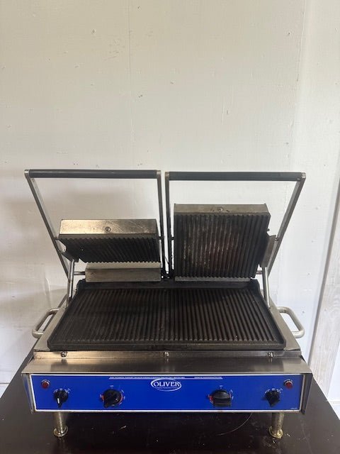 OLIVER 502N COMMERCIAL DUAL PANINI/ SANDWICH GRILL W/CAST IRON GROOVED PLATES - Second Life - Equipment - collection_name