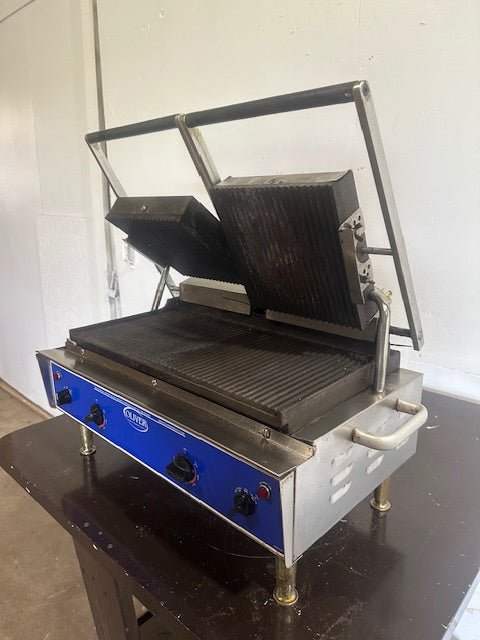 OLIVER 502N COMMERCIAL DUAL PANINI/ SANDWICH GRILL W/CAST IRON GROOVED PLATES - Second Life - Equipment - collection_name