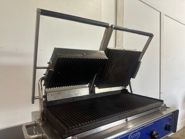 OLIVER 502N COMMERCIAL DUAL PANINI/ SANDWICH GRILL W/CAST IRON GROOVED PLATES - Second Life - Equipment - collection_name