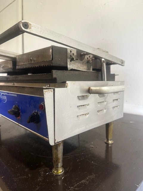 OLIVER 502N COMMERCIAL DUAL PANINI/ SANDWICH GRILL W/CAST IRON GROOVED PLATES - Second Life - Equipment - collection_name