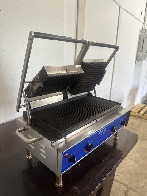 OLIVER 502N COMMERCIAL DUAL PANINI/ SANDWICH GRILL W/CAST IRON GROOVED PLATES - Second Life - Equipment - collection_name