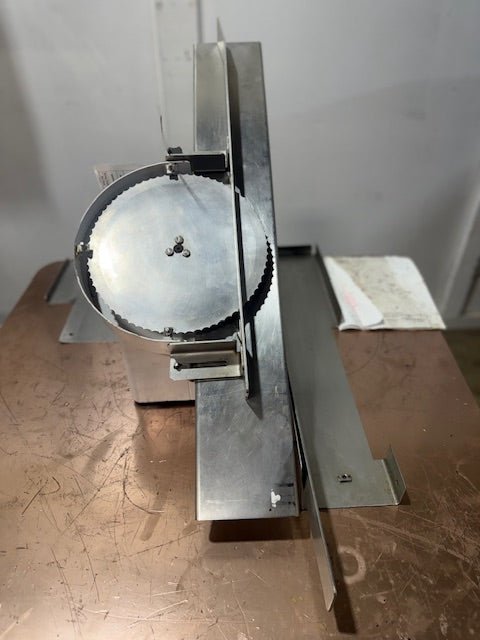 OLIVER 702 - N BUN & BAGEL SLICER W/ ADJUSTABLE CUTTING BLADE PARTS NEEDED - Second Life - Equipment - collection_name