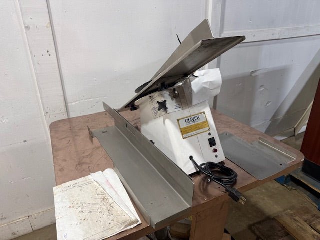 OLIVER 702 - N BUN & BAGEL SLICER W/ ADJUSTABLE CUTTING BLADE PARTS NEEDED - Second Life - Equipment - collection_name
