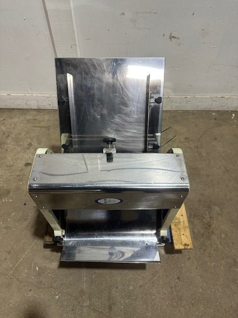 OMCAN HEAVY DUTY COMMERCIAL COUNTER TOP ELECTRIC BREAD SLICER MACHINE - Second Life - Equipment - collection_name