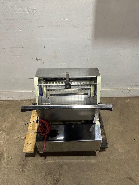 OMCAN HEAVY DUTY COMMERCIAL COUNTER TOP ELECTRIC BREAD SLICER MACHINE - Second Life - Equipment - collection_name