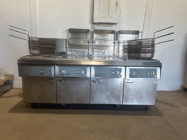 "PITCO F18SS - CLQV"H.D COMMERCIAL N GAS FRYER WITH DUMPSTER AND 6 BASKETS - Second Life - Equipment - collection_name