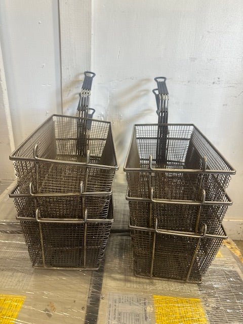 "PITCO F18SS - CLQV"H.D COMMERCIAL N GAS FRYER WITH DUMPSTER AND 6 BASKETS - Second Life - Equipment - collection_name