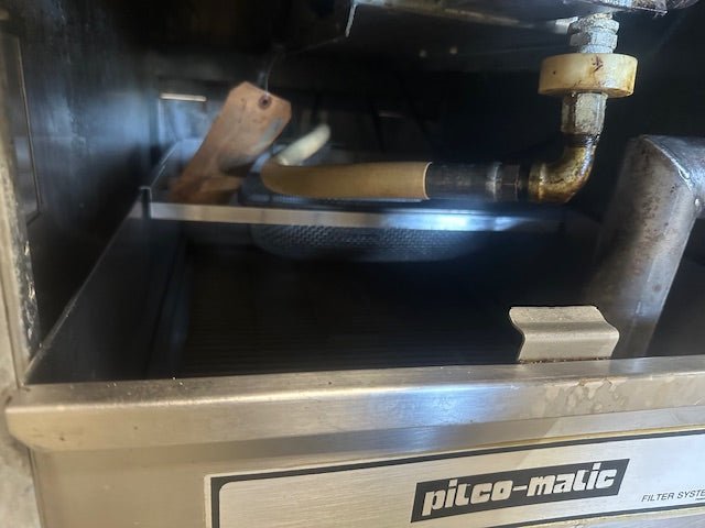 "PITCO F18SS - CLQV"H.D COMMERCIAL N GAS FRYER WITH DUMPSTER AND 6 BASKETS - Second Life - Equipment - collection_name