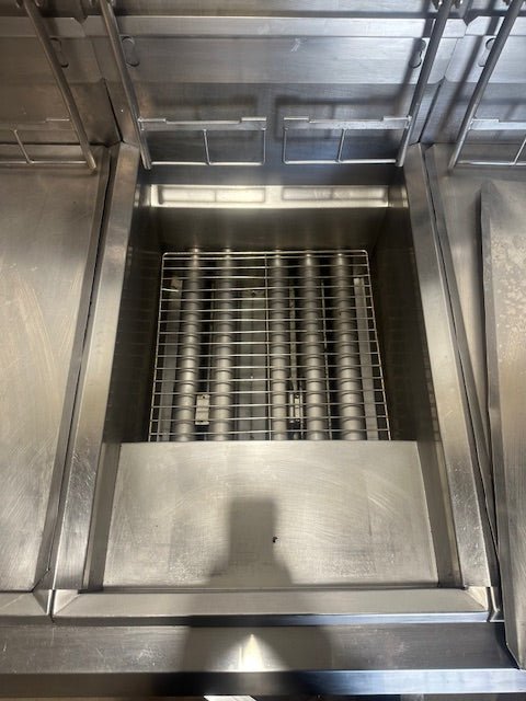 "PITCO F18SS - CLQV"H.D COMMERCIAL N GAS FRYER WITH DUMPSTER AND 6 BASKETS - Second Life - Equipment - collection_name