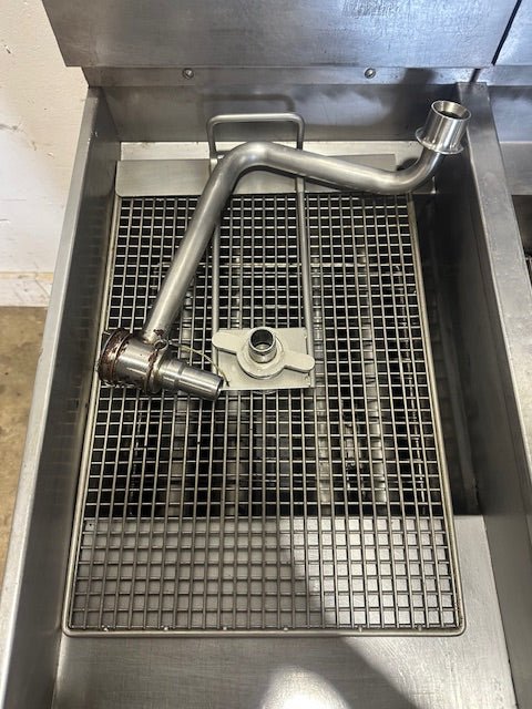 "PITCO MODEL SSH55" N GAS COMMERCIAL DEEP FRYER ON CASTER 50LBS,80000 BTU - Second Life - Equipment - collection_name