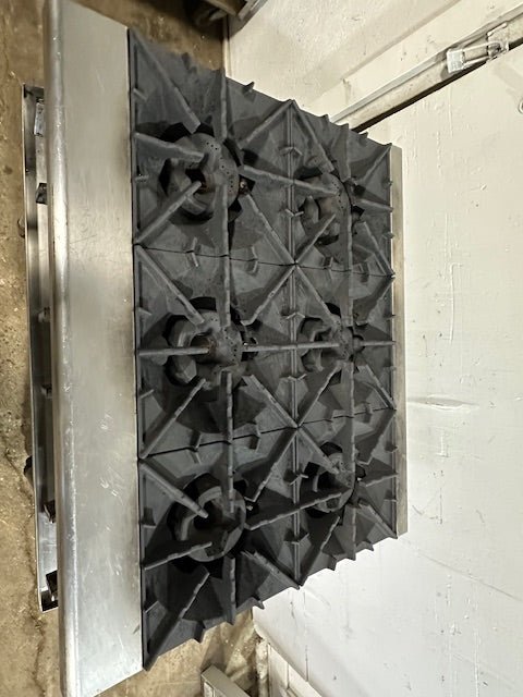 "RADIANCE "N GAS 36"W 6 BURNER HOTPLATE ON ROLLING TABLE STAND,37"H x 30 1/8"D - Second Life - Equipment - collection_name