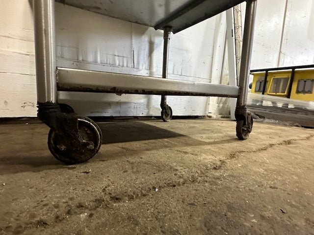 "RADIANCE "N GAS 36"W 6 BURNER HOTPLATE ON ROLLING TABLE STAND,37"H x 30 1/8"D - Second Life - Equipment - collection_name