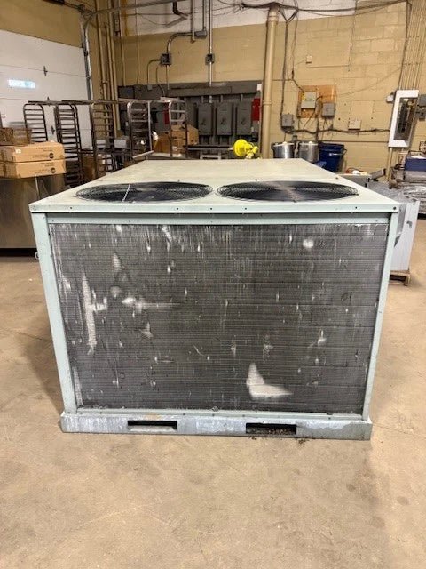 RHEEM AIR CONDITIONING RKKB - A120CM22E HEATING/COOLING 3ph/ N - GAS MAKE UP AIR UNIT - Second Life - Equipment - collection_name