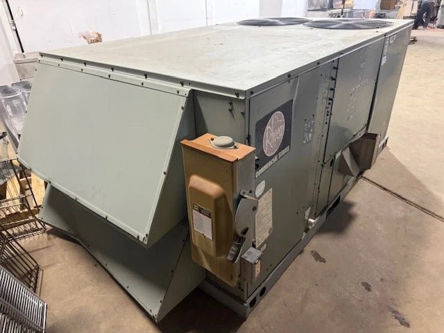 RHEEM AIR CONDITIONING RKKB - A120CM22E HEATING/COOLING 3ph/ N - GAS MAKE UP AIR UNIT - Second Life - Equipment - collection_name
