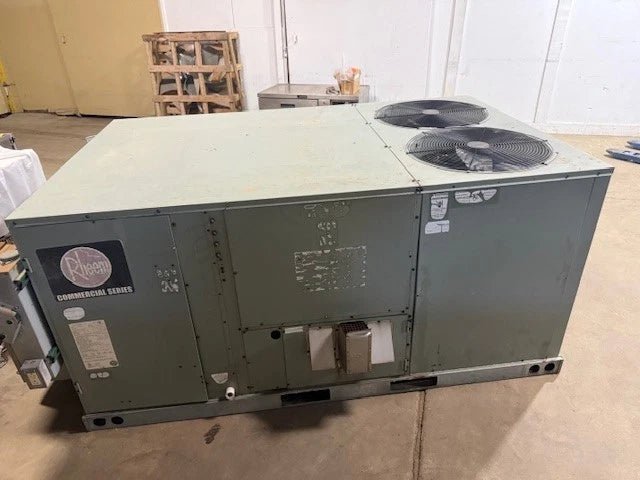 RHEEM AIR CONDITIONING RKKB - A120CM22E HEATING/COOLING 3ph/ N - GAS MAKE UP AIR UNIT - Second Life - Equipment - collection_name