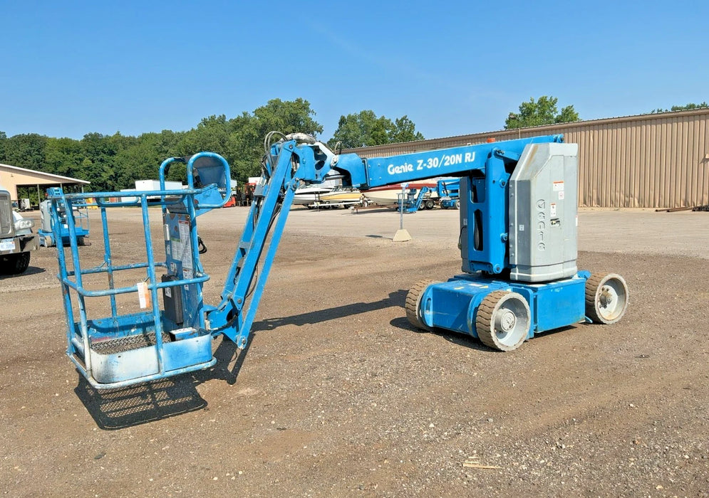 2014 Genie Z-30/20N RJ Electric Articulating Boom Lift 507 hrs, 30' H, will ship