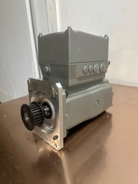 SEW - EURODRIVE CM3C0S - K/BZ/HR/DI/DSI/PK/EZ2Z SYNCHRONOUS SERVO MOTOR 2000 RPM - Second Life - Equipment - collection_name