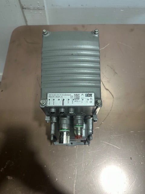 SEW - EURODRIVE CM3C0S - K/BZ/HR/DI/DSI/PK/EZ2Z SYNCHRONOUS SERVO MOTOR 2000 RPM - Second Life - Equipment - collection_name