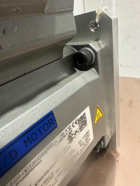 SEW - EURODRIVE CM3C0S - K/BZ/HR/DI/DSI/PK/EZ2Z SYNCHRONOUS SERVO MOTOR 2000 RPM - Second Life - Equipment - collection_name