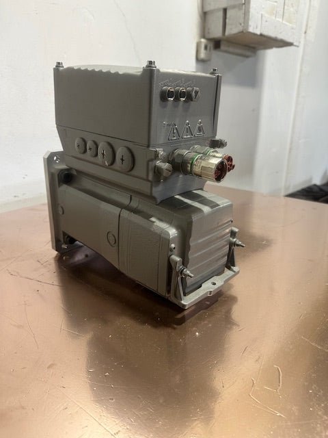 SEW - EURODRIVE CM3C0S - K/BZ/HR/DI/DSI/PK/EZ2Z SYNCHRONOUS SERVO MOTOR 2000 RPM - Second Life - Equipment - collection_name