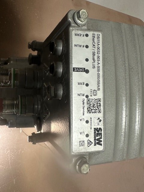 SEW - EURODRIVE CM3C0S - K/BZ/HR/DI/DSI/PK/EZ2Z SYNCHRONOUS SERVO MOTOR 2000 RPM - Second Life - Equipment - collection_name