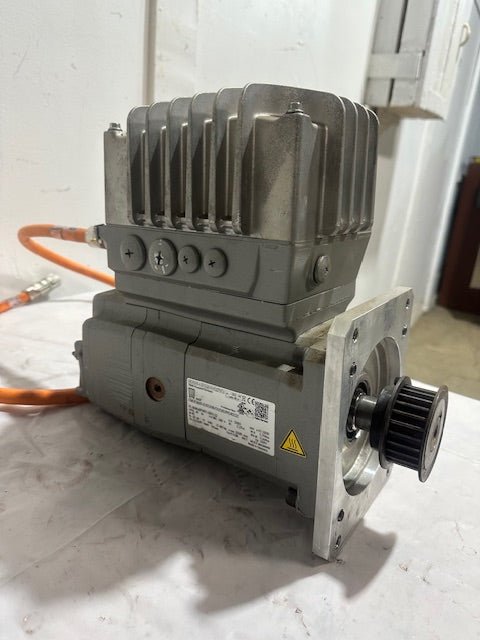 SEW - EURODRIVE CM3C80S - K/BZ/HR/DI/DSI/PK/EZ2Z SYNCHRONOUS SERVO MOTOR 2000 RPM - Second Life - Equipment - collection_name