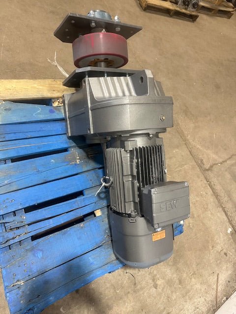 SEW - EURODRIVE FAZ97 DRL160M4BE20HR/TF/EG7S/AL PARALLEL SHAFT HELICAL GEARMOTOR - Second Life - Equipment - collection_name