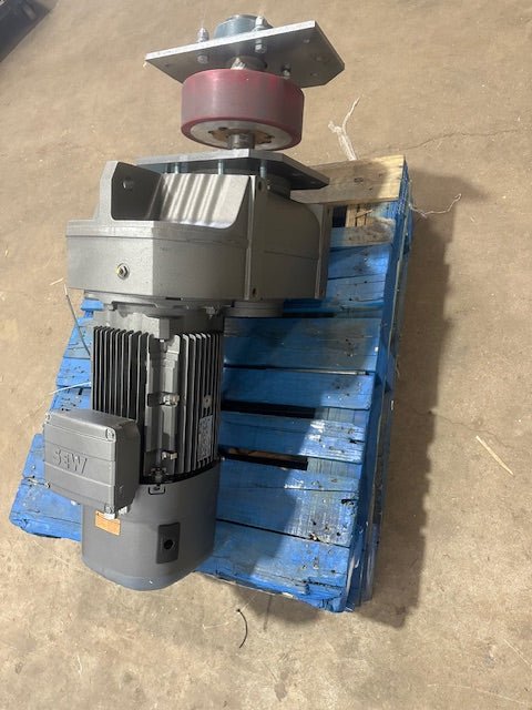 SEW - EURODRIVE FAZ97 DRL160M4BE20HR/TF/EG7S/AL PARALLEL SHAFT HELICAL GEARMOTOR - Second Life - Equipment - collection_name