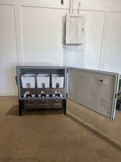 "SILVER KING SKMAJ3"18 GALLONS 3 VALVE REFRIGERATED MILK DISPENSER,115V 1PH - Second Life - Equipment - collection_name