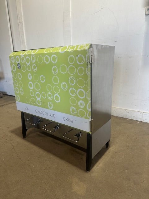 "SILVER KING SKMAJ3"18 GALLONS 3 VALVE REFRIGERATED MILK DISPENSER,115V 1PH - Second Life - Equipment - collection_name