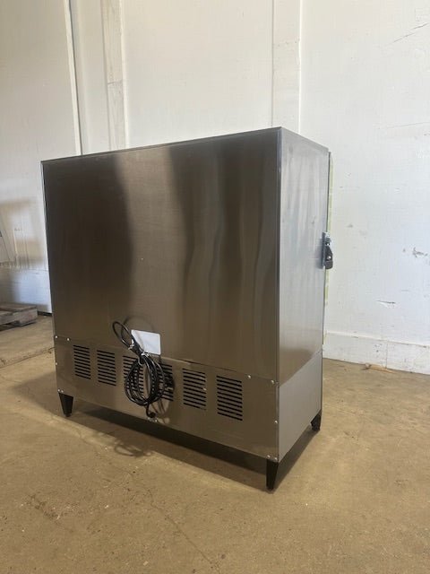 "SILVER KING SKMAJ3"18 GALLONS 3 VALVE REFRIGERATED MILK DISPENSER,115V 1PH - Second Life - Equipment - collection_name