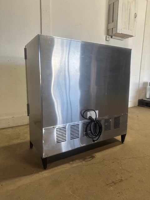 "SILVER KING SKMAJ3"18 GALLONS 3 VALVE REFRIGERATED MILK DISPENSER,115V 1PH - Second Life - Equipment - collection_name