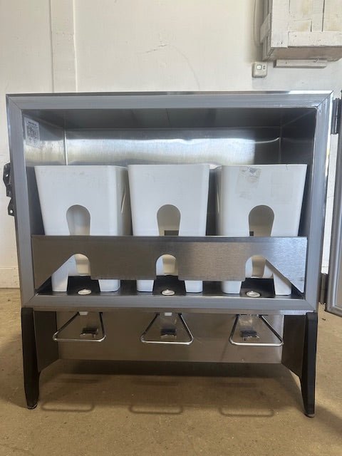 "SILVER KING SKMAJ3"18 GALLONS 3 VALVE REFRIGERATED MILK DISPENSER,115V 1PH - Second Life - Equipment - collection_name