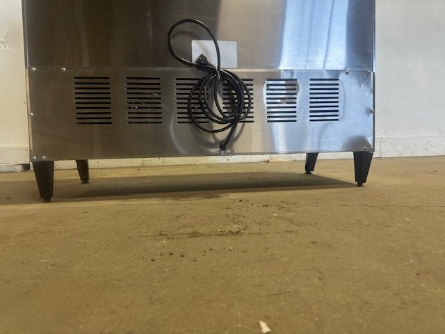 "SILVER KING SKMAJ3"18 GALLONS 3 VALVE REFRIGERATED MILK DISPENSER,115V 1PH - Second Life - Equipment - collection_name