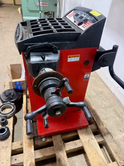 Snap - on EEWB304A Computer Wheel Balancer for Passenger Car Light Truck 115V, 1PH - Second Life - Equipment - collection_name